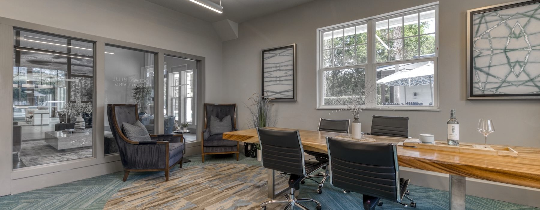 a spacious conference and business lounge